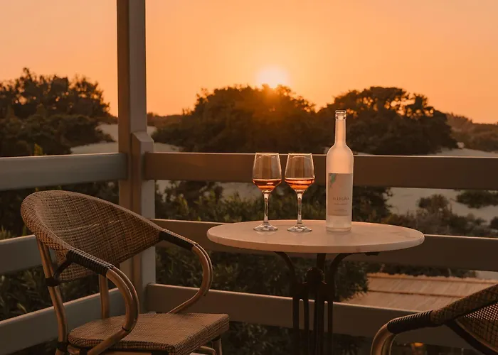 Cedar Forest Alyko Oceanfront 4br With Private Heated Pool & Access Villa Spiaggia di Aliko